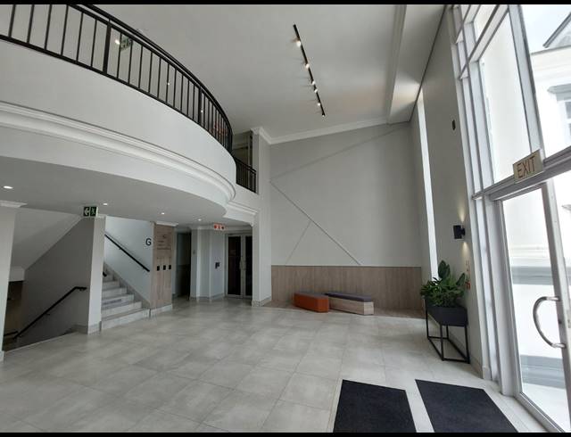416M² OFFICE TO LET IN LYME PARK